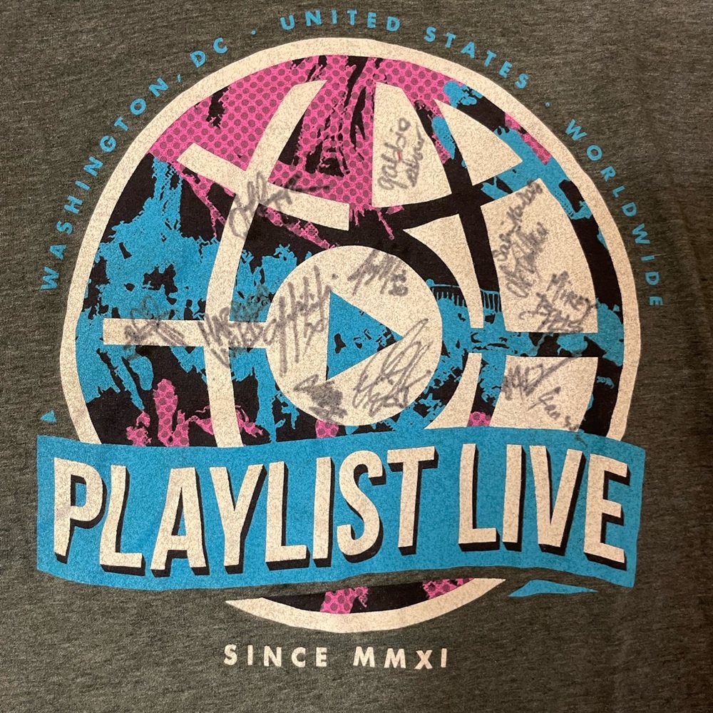 Playlist live Washington, D.C. T-shirt with signatures from creators… Size M